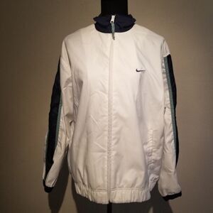 NIKE LIGHT JACKET SIZE MEDIUM b13